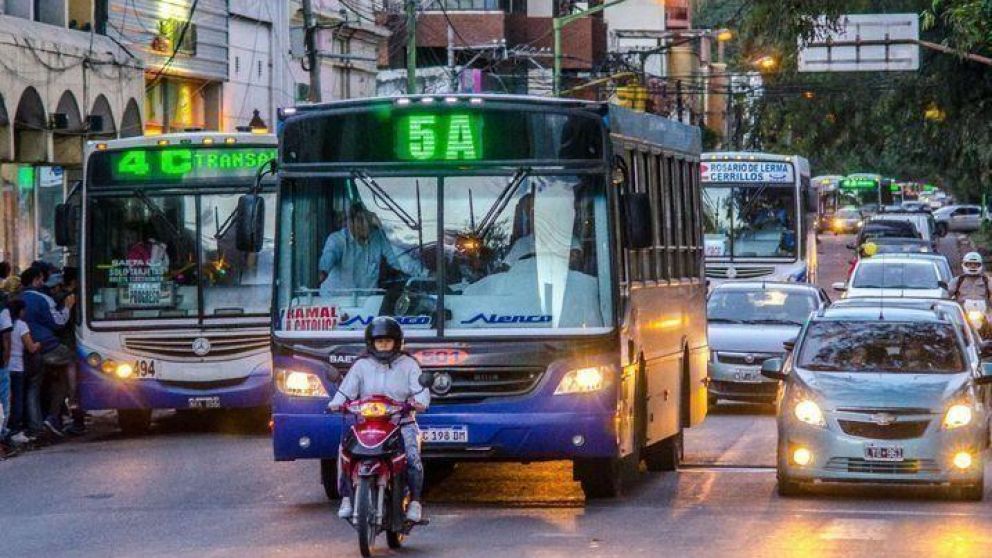 Se suspendió el paro de micros en el interior.