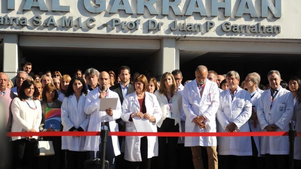 Kambourian encabez� la lectura del comunicado de repudio de la comunidad del Hospital Garrahan.