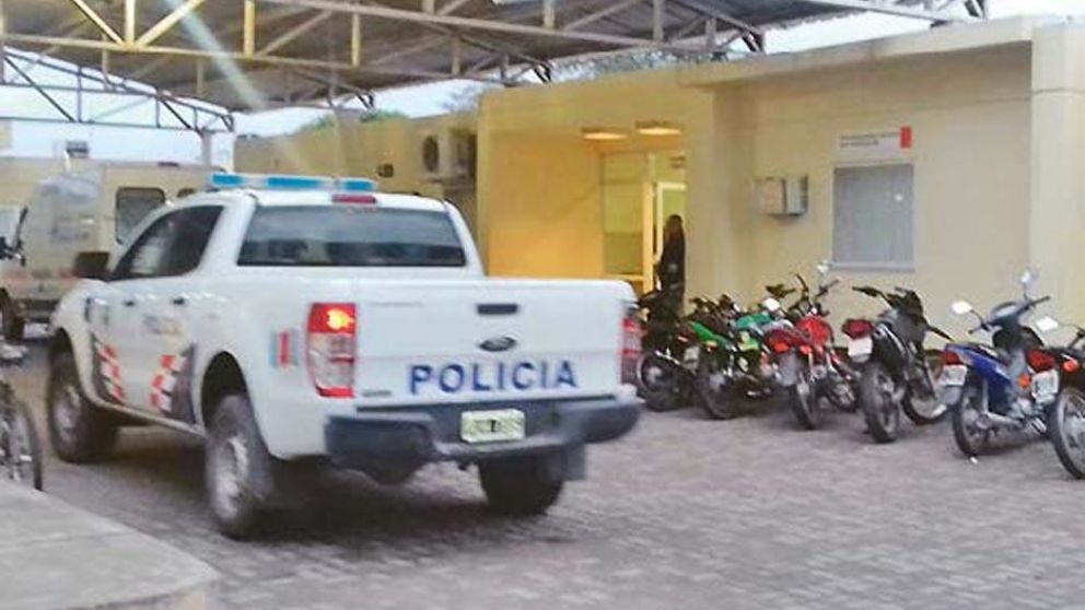 La drogó y como no pudo tener sexo la tiró en la puerta del telo