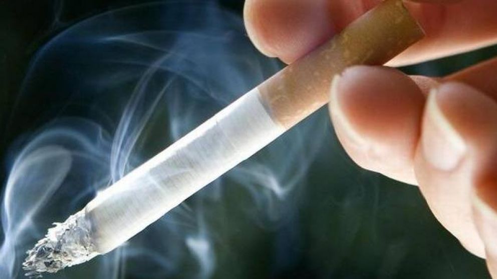 Según una investigación, en Argentina se comienza a fumar a los 14 años.