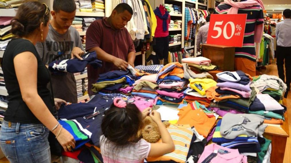Continúa el desplome de las ventas minoristas.