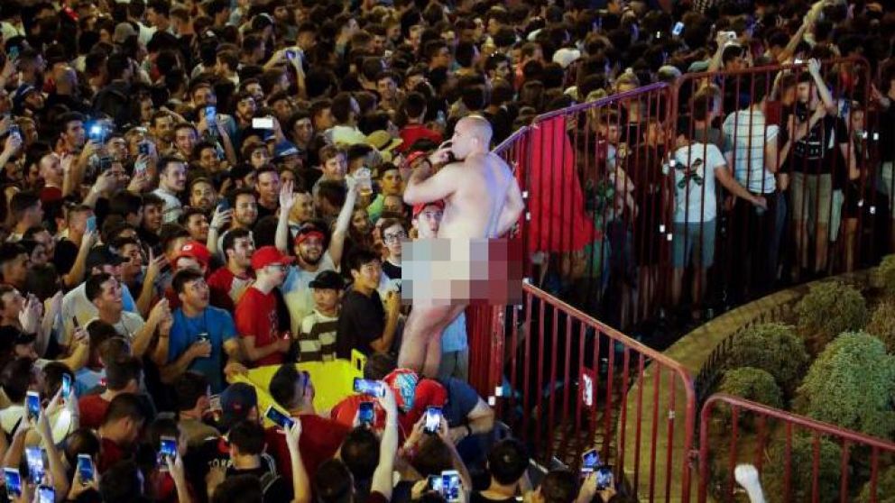 Las imágenes del hombre de 30 años recorrieron las redes sociales.