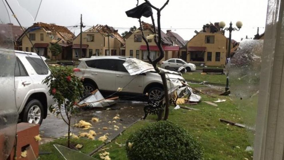 Chile fue sacudido por un tornado y una tromba marina en 24 horas. (gentileza Agencia Uno).