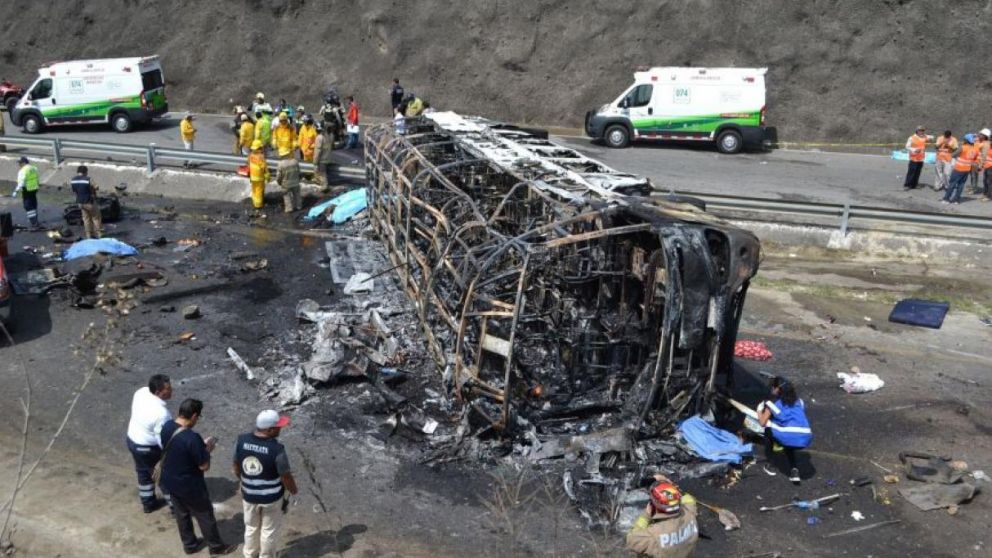 Así quedó el micro tras el impacto.