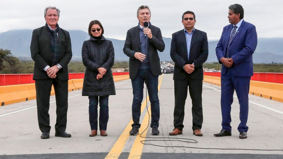 Macri inauguró la pavimentación de un tramo de la ruta provincial 46.