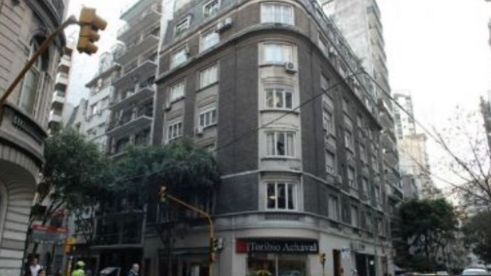 Por supuesta compra de unidades con dinero de origen ilegal en el edificio de CFK.