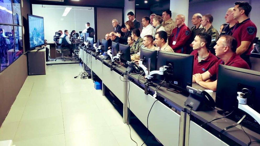 Así la Ministra participó del operativo. (@PatoBullrich)