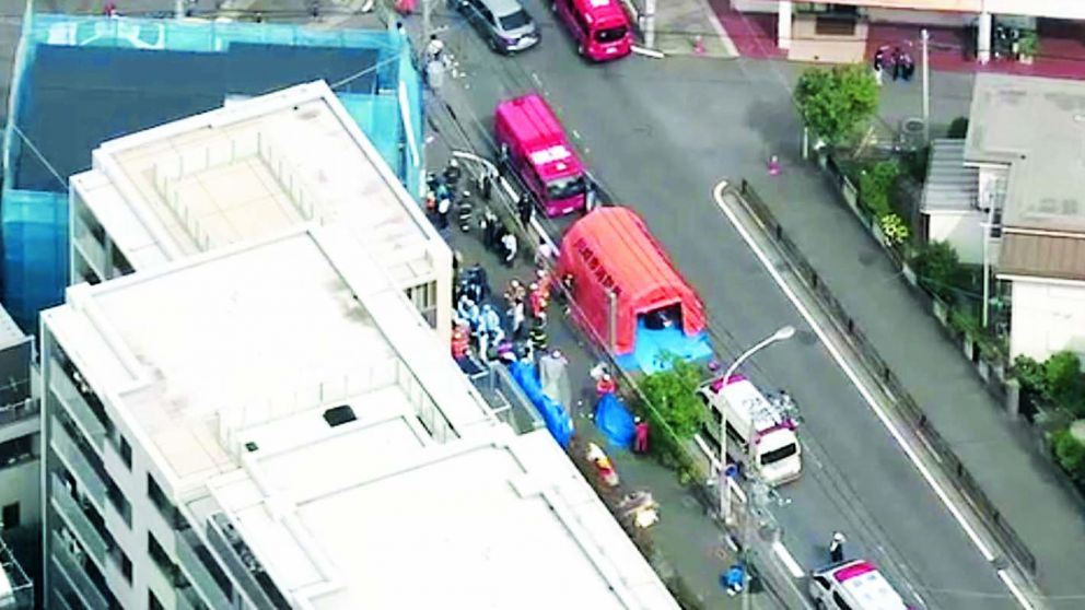 Bomberos y ambulancias asistieron a las víctimas.