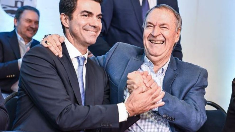 Ambos funcionarios aguardan la llegada de Pichetto y Massa este martes.