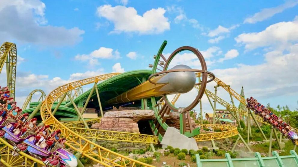 Un hombre de 30 años murió tras subirse a la montaña rusa Stardust Racers en Epic Universe.