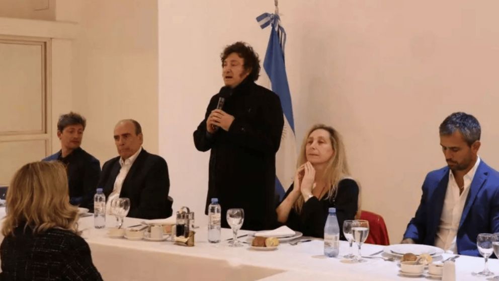 Javier Milei recibe a diputados de La Libertad Avanza y el PRO en Olivos para "amurallar los vetos".