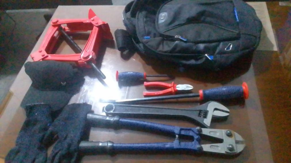 Estas son las herramientas que se incautaron en poder de los hampones aprehendidos.