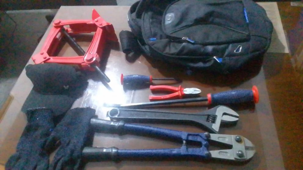 Estas son las herramientas que se incautaron en poder de los hampones aprehendidos.