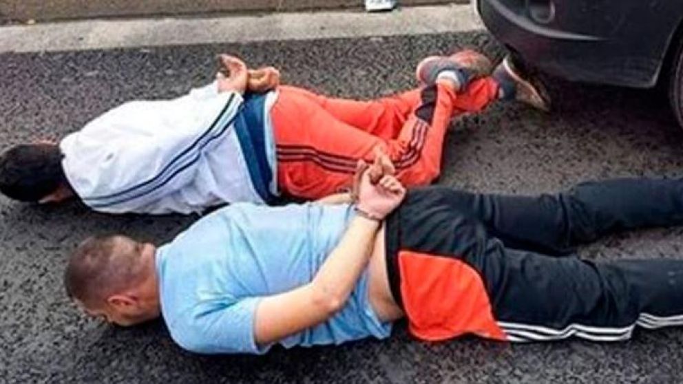 Dos de los siete delincuentes detenidos.