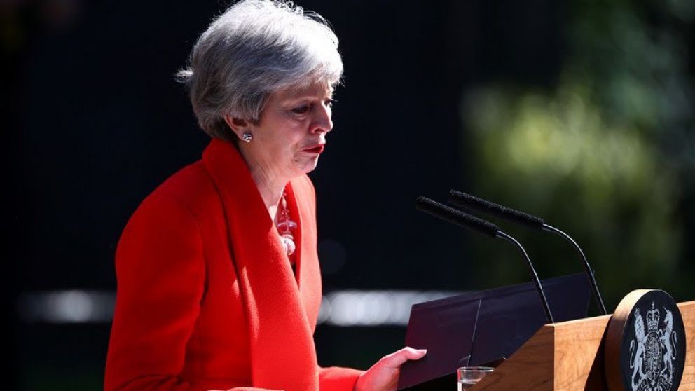 Se emocionó al anunciar su decisión.