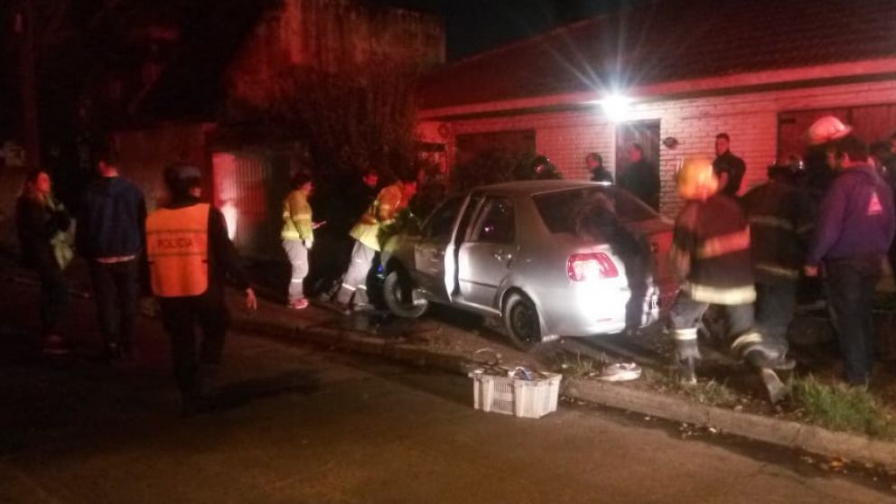 El muchacho se subió a la vereda e impidió el robo.