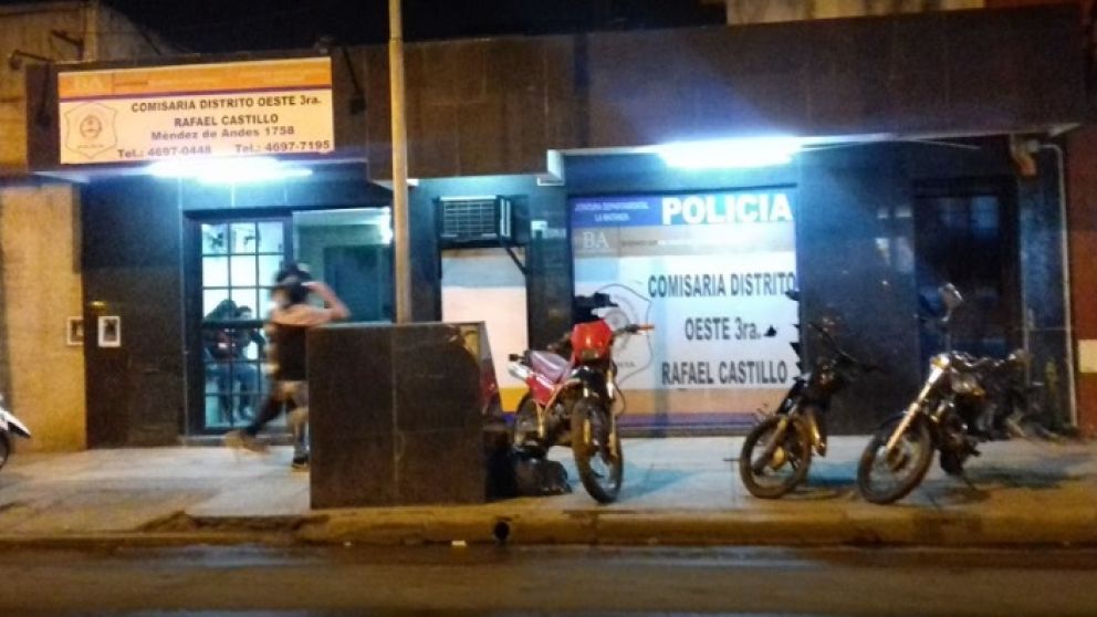 Pesquisas policiales de la comisaría de Rafael Castllo investigan el episodio.