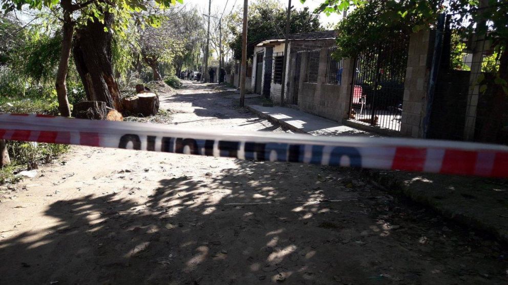 El sujeto intentó ocultar el hecho incendiando la casilla donde vivían (@camilabarral_).