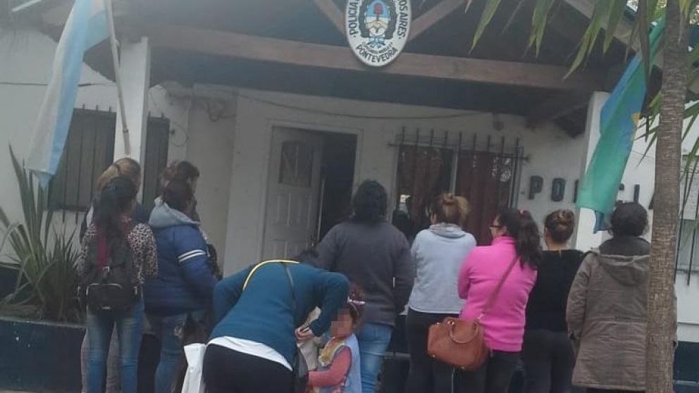 Padres realizaron la denuncia en la Comisaría de la Mujer y la Familia de Pontevedra.
