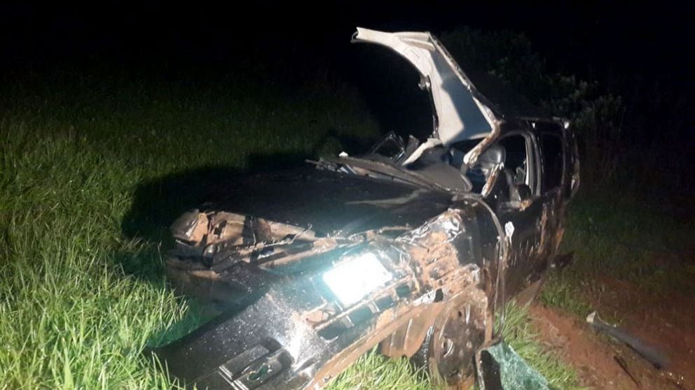 Así quedó el auto tras despistarse en la Ruta 1 (Gentileza primeraedición.com)