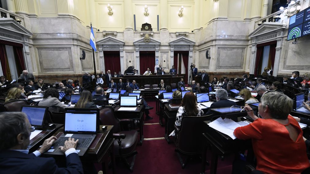 Hubo largo debate y votaciones cruzadas, pero se impuls� el oficialismo. 