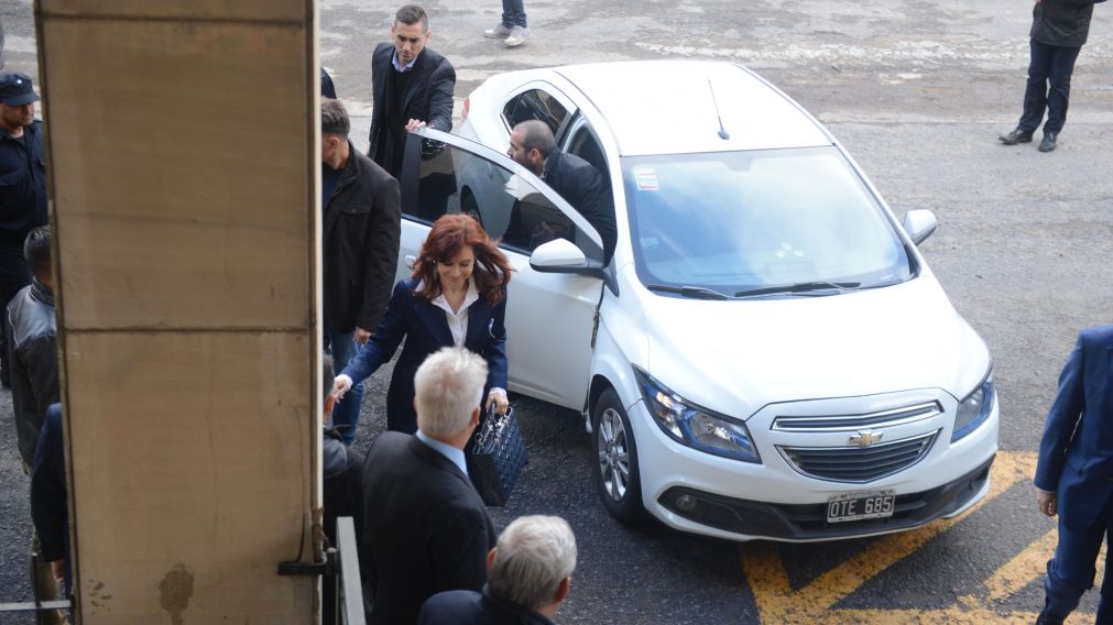 La ex presidenta ingresando a su primer juicio oral (Hernán Nersesián/Crónica).