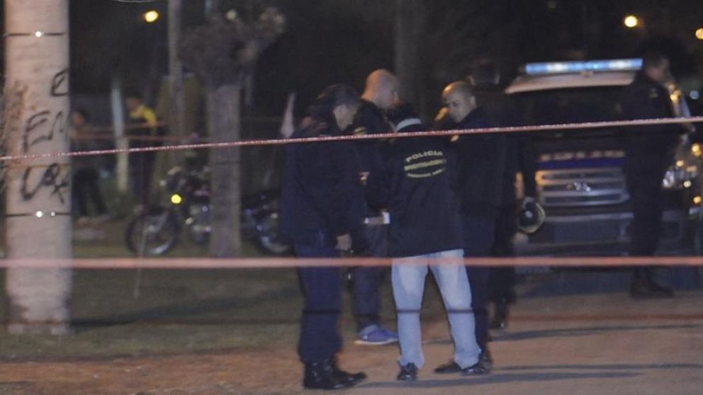 Una de las víctimas pelea por su vida en el hospital.