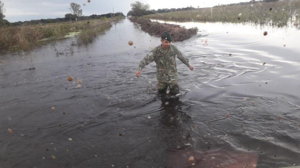 Son más de 15 las localidades chaqueñas afectadas por el agua (Télam)