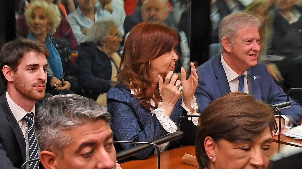 Así escucha la ex presidenta las acusaciones en su contra (Rubén Paredes/Crónica)