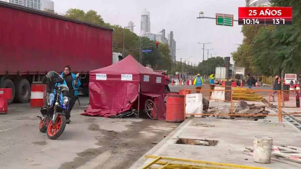 Policía de la Ciudad montó un gazebo para preservar el cuerpo (Captura de TV)
