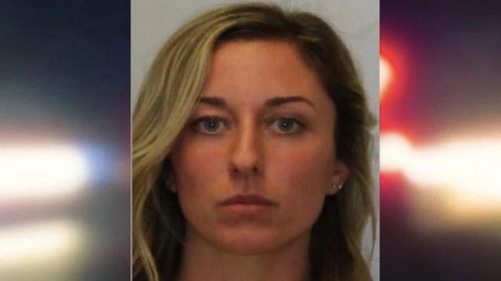 Maestra "ratoneó" con fotos hot a alumno, tuvo sexo y acabó despedida