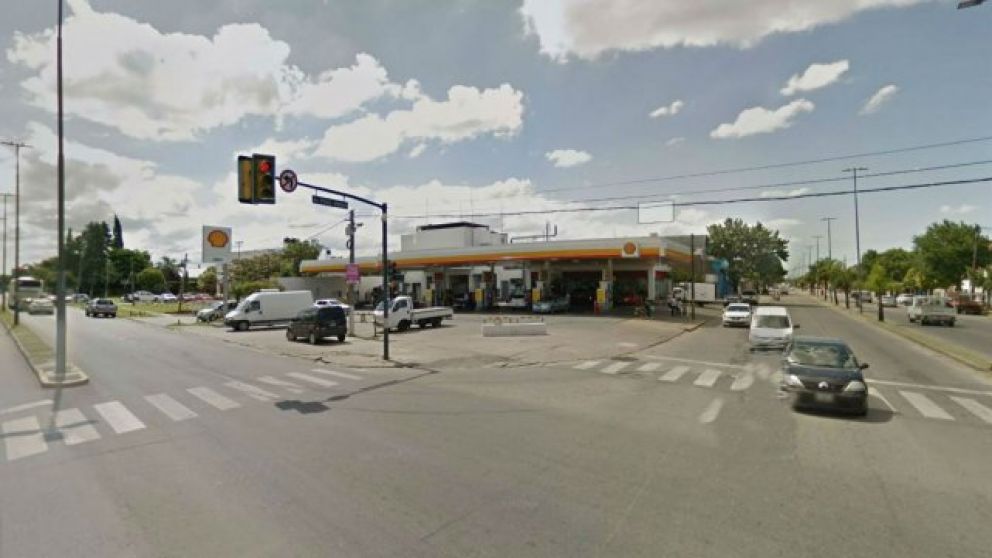 La estación de servicio donde ocurrió el hecho. (Foto:Google Street View)