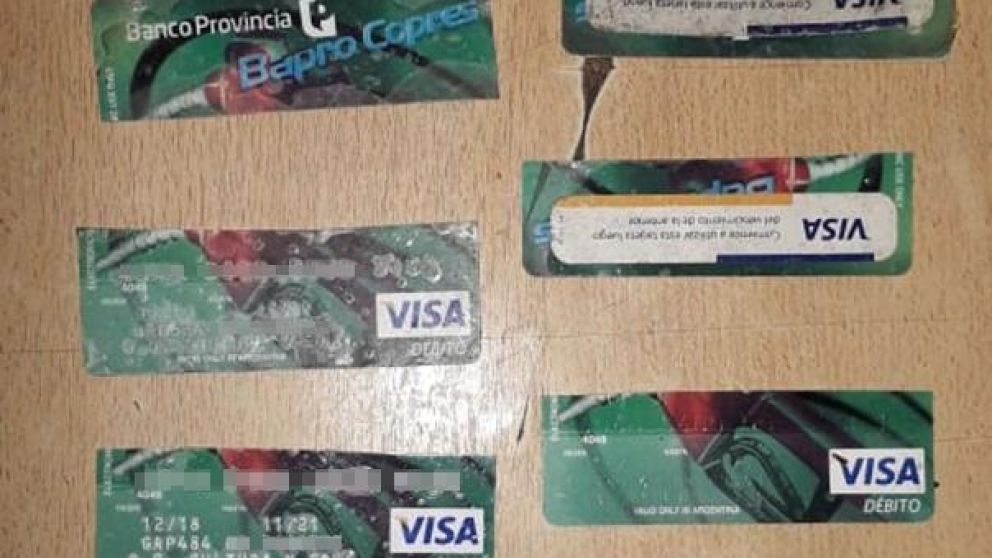 Se decomisó varias tarjetas de débito pertenecientes a la Dirección General de Cultura y Educación bonaerense.