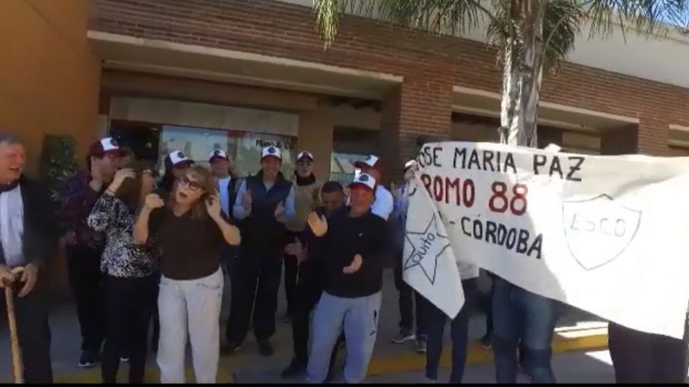 La felicidad de estos cordobeses antes de arrancar el viaje.
