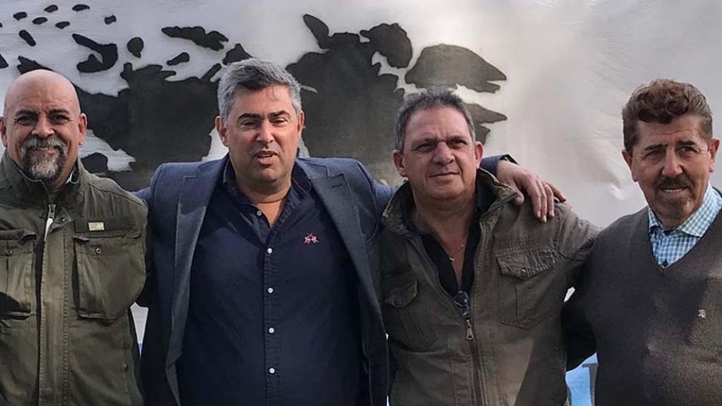 Di Giuseppe, acompañado por un ex combatiente, Pilepich y Romero, de Sanidad de Quilmes.