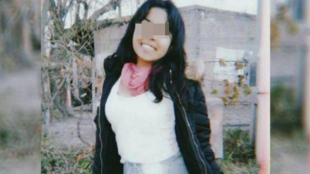 La joven estaba detenida con custodia policial. 