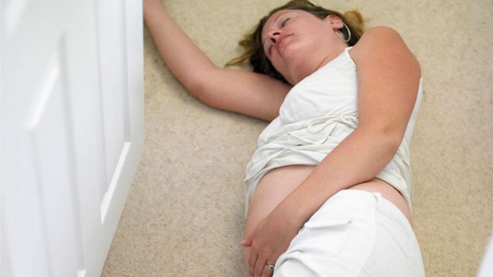 La mujer tenía un embarazo reciente y lo perdió por los golpes (Imagen ilustrativa)