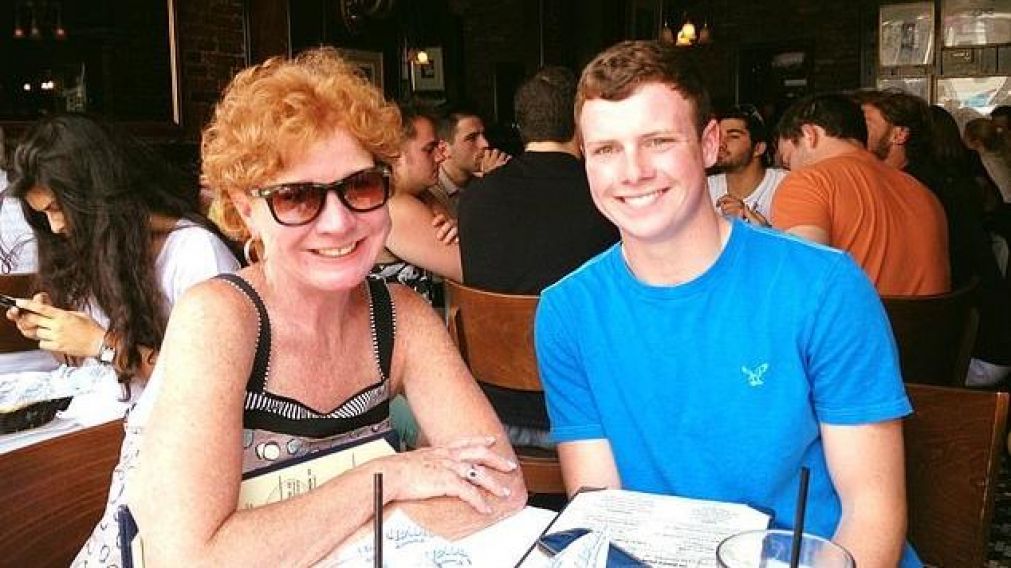 Thomas J. Summerwill de 21 a�os asesin� a su madre "accidentalmente".
