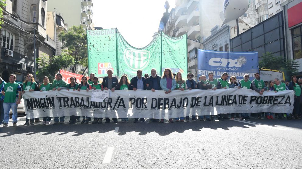 La medida fue acompañada por una marcha en la avenida Callao.