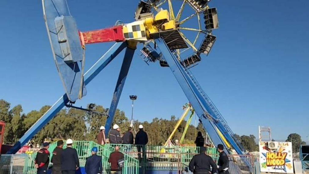 Las autoridades durante los peritajes al juego en cuestión (Gentileza diariolaprovinciasj.com)