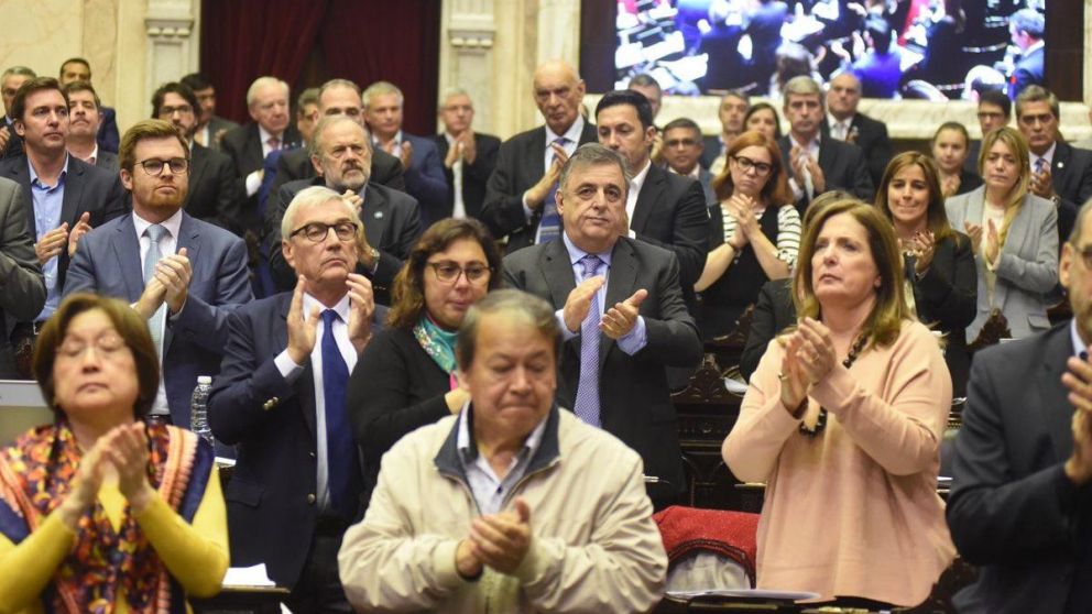 Emotivo recuerdo del diputado radical asesinado (Télam).