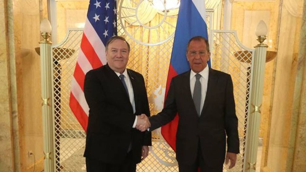 Pompeo y Lavrov, durante la cumbre en Sochi.