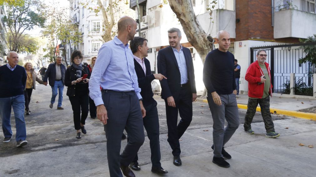Dietrich, Peña y Larreta, caminando junto a los vecinos porteños.