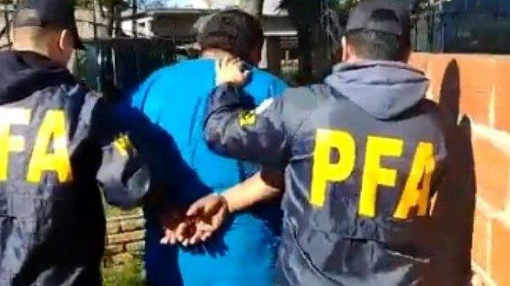 El hombre fue arrestado en su domicilio. (Captura video)