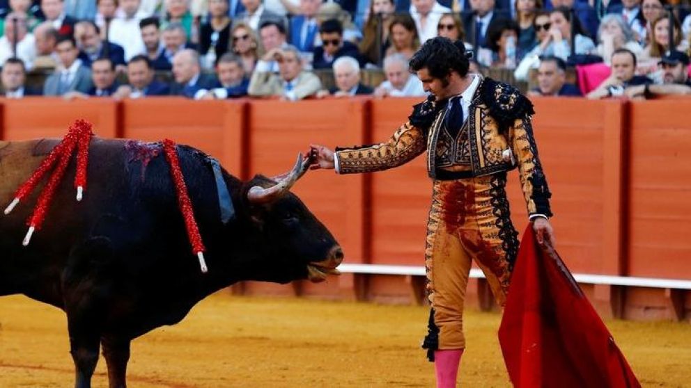 El torero y su víctima (Reuters).