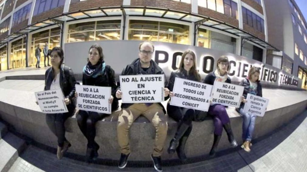 Las protestas se suceden sin solución.