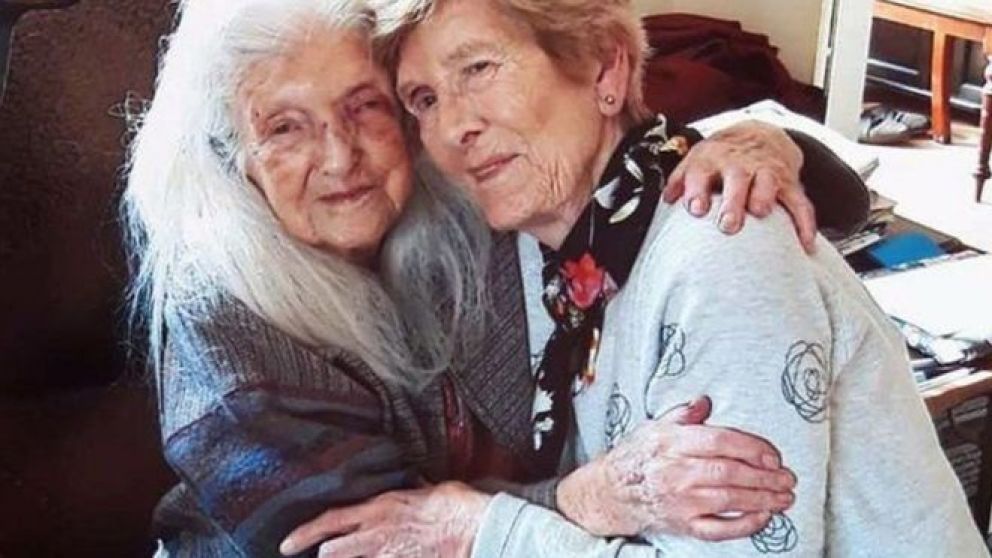 La mujer conoció a su madre de 103 años tras buscarla por más de medio siglo.