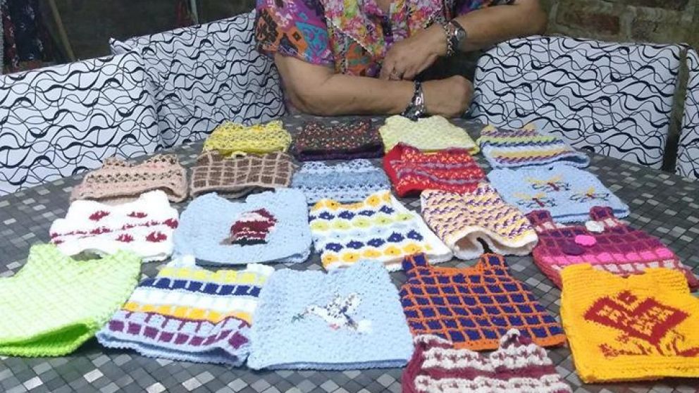 Arrieta teje las prendas con todo su amor.