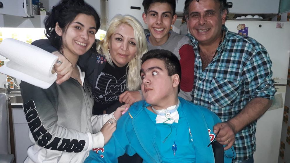 Marquitos y su familia son inseparables y nunca perdieron la sonrisa.