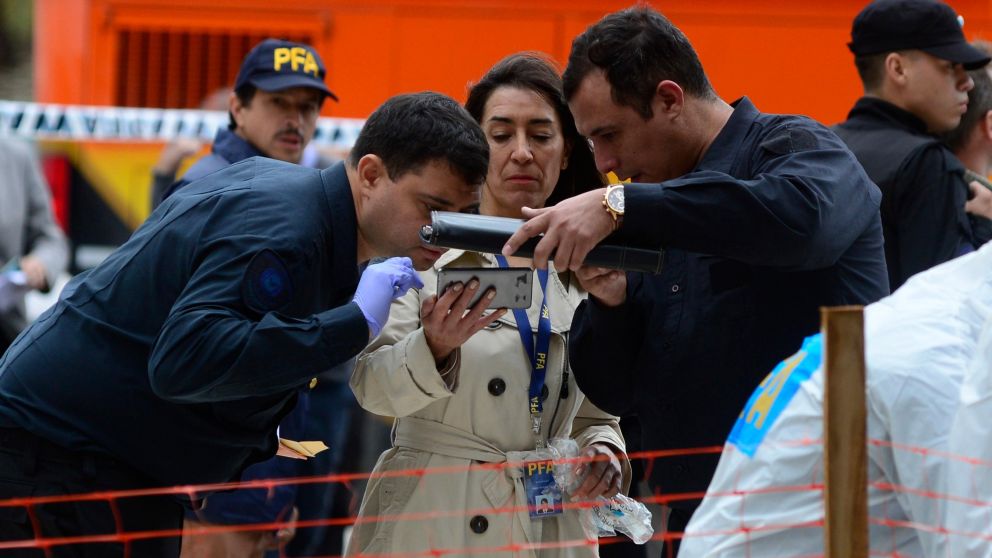 Autoridades policiales, en el lugar del hecho (Jonatan Moreno-Diario Crónica).